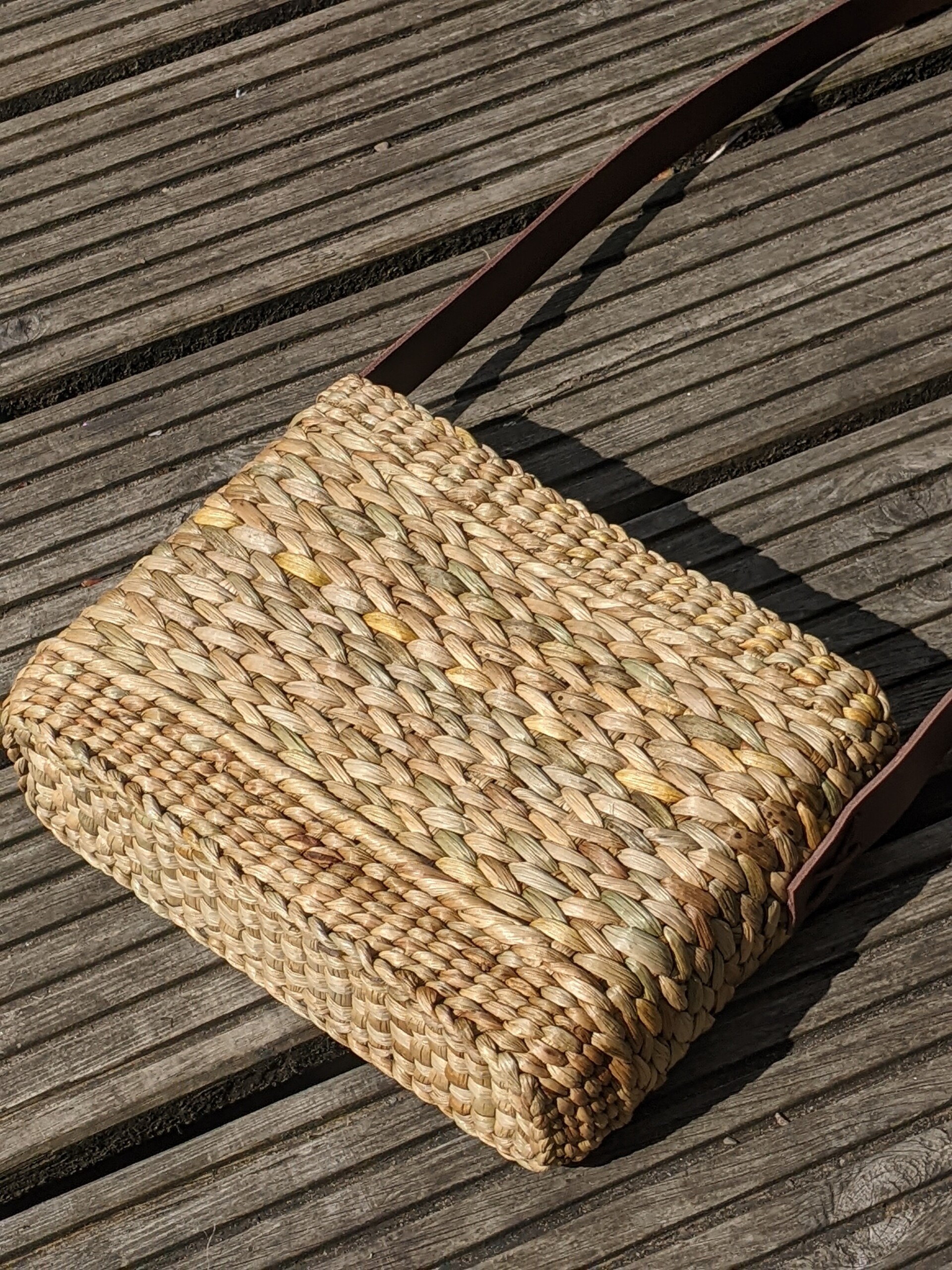 Weave a rush shoulder bag/purse